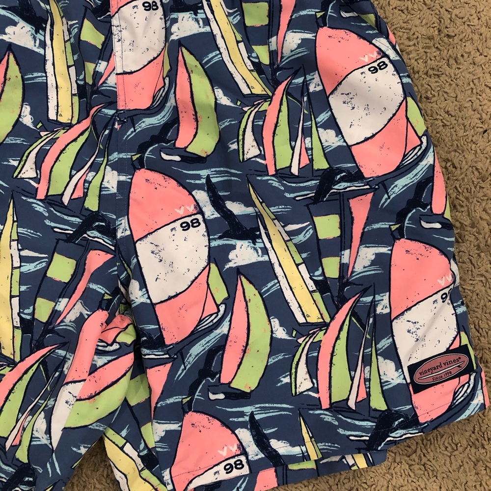 Men’s vineyard vines large swim trunk